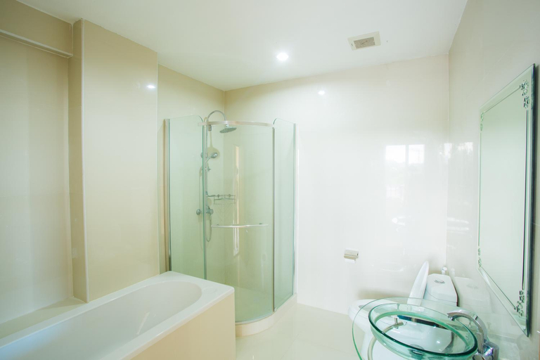Bathroom 5, Kanokan Hotel, Muang Kanchanaburi