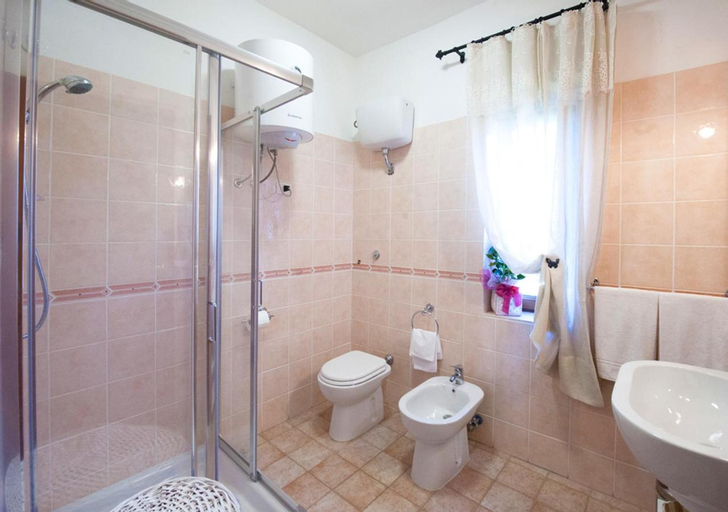 Bathroom 13