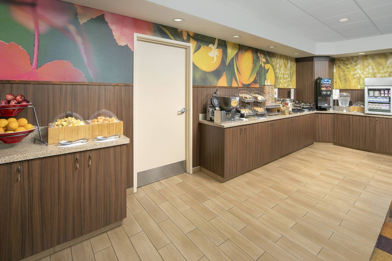 Food & Drinks 4, Fairfield Inn and Suites by Marriott Yakima, Yakima