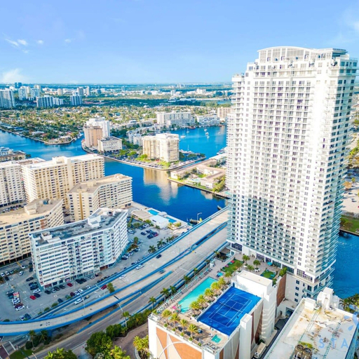 Room 5, Wrap Around Balcony Awesome Views Amazing Pools, Broward