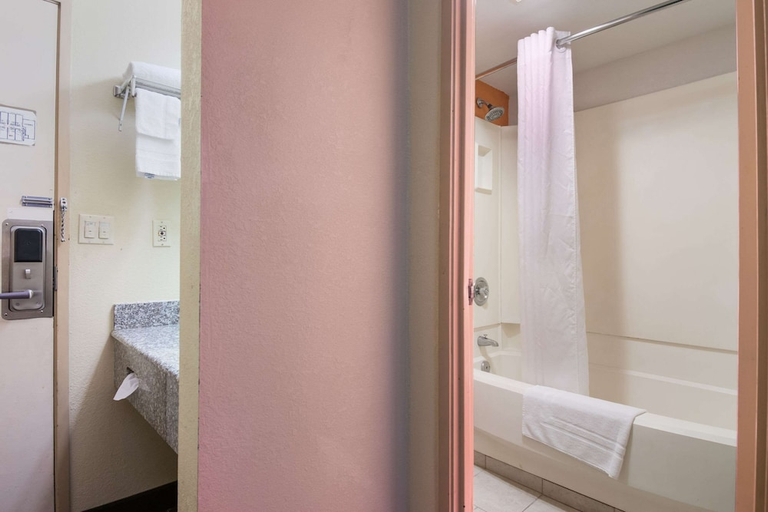 Bathroom 2, Rodeway Inn Wormleysburg - Harrisburg, Cumberland