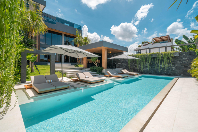 Sport & Beauty 3, Beyond The Palms : Impressive Brand New 4BR Canggu Villa with Jacuzzi, Badung