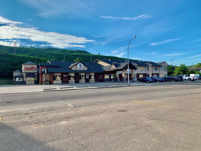 Exterior & Views, Peace Valley Inns, Division No. 19