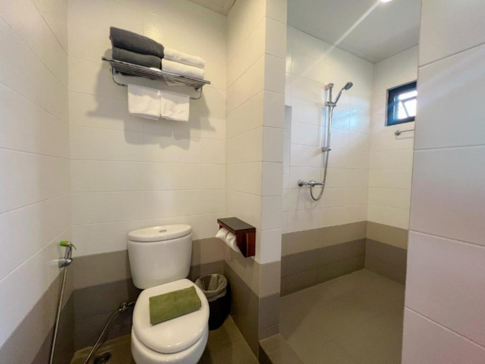 Bathroom 5, Olive Tree Hotel Pattaaya, Sattahip