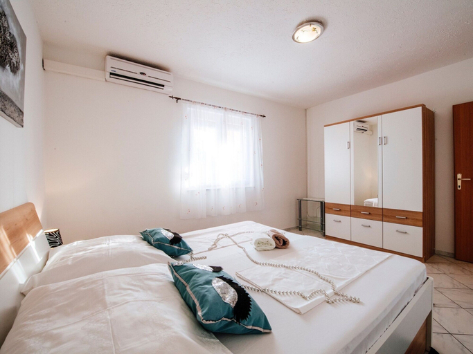 Bedroom 2, Beautiful Holiday Home in Maslenica Near Beach", Jasenice