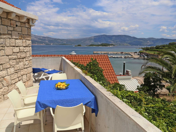 Others 5, Adorable Stone House With Terrace Near the Beach, Lumbarda