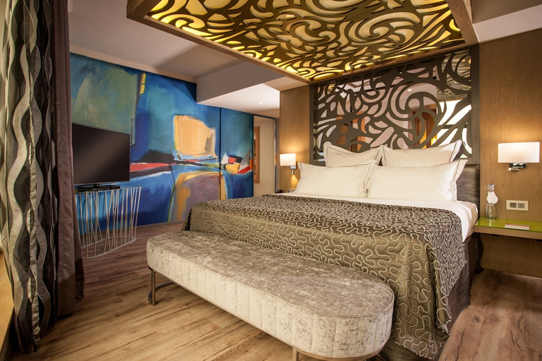 Bedroom 3, Hennessy Park Hotel