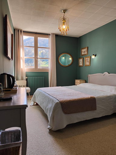 Bedroom 3, Les Rochers, Hautes-Pyrénées