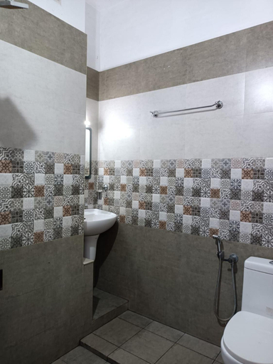 Bathroom 3, Niya Nest Homestay, Ernakulam
