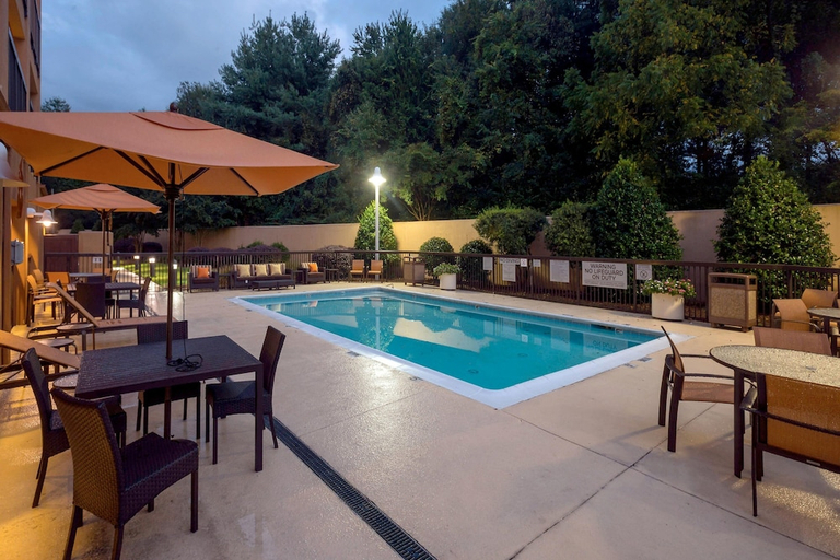 Sport & Beauty 5, Courtyard By Marriott Winston-Salem Hanes Mall, Forsyth