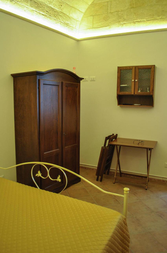Others 4, B&B LuiRo, Taranto
