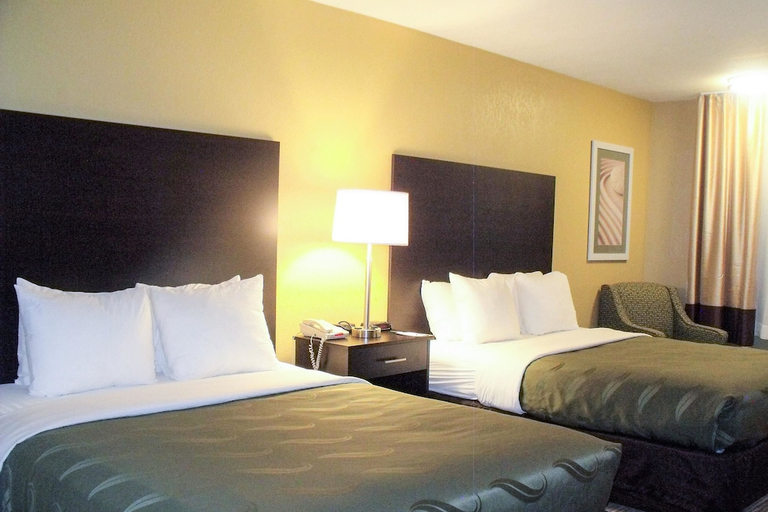 Bedroom 2, Clarion Pointe Winslow I-40, Navajo