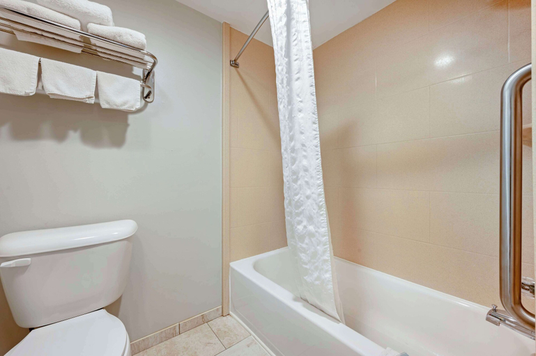 Bathroom 4, Best Western Ashbury Inn, Oldham