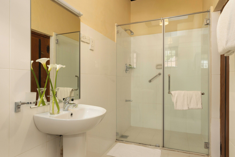 Bathroom 4, The Hill Club, Nuwara Eliya