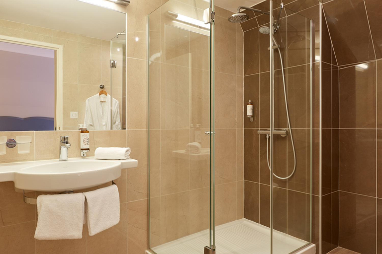Bathroom 4, Relais des Trois Châteaux, Loir-et-Cher
