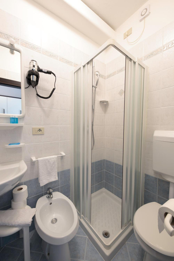 Bathroom 4, Hotel Bristol, Venezia