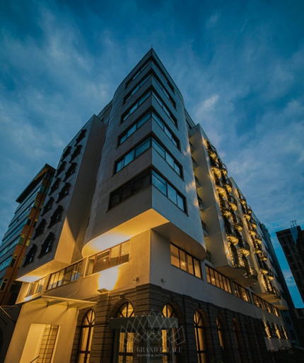 Exterior & Views