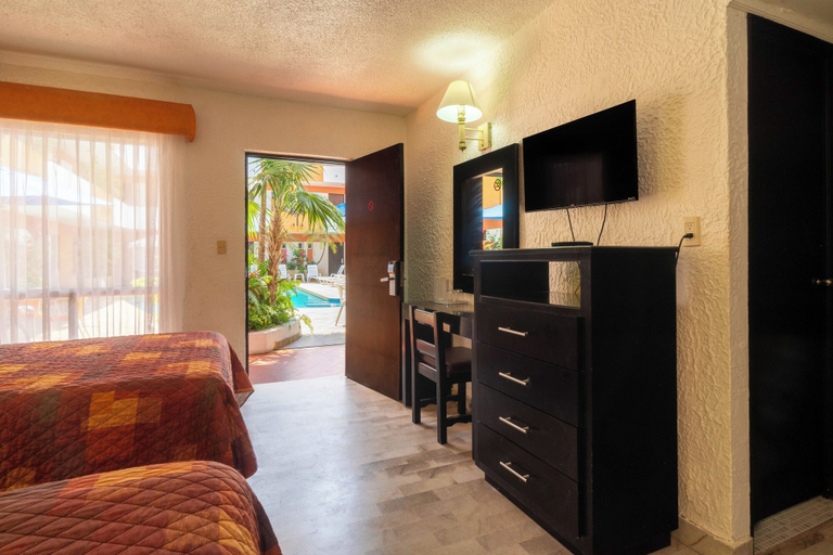 Bedroom 3, Azteca Inn, Mazatlán