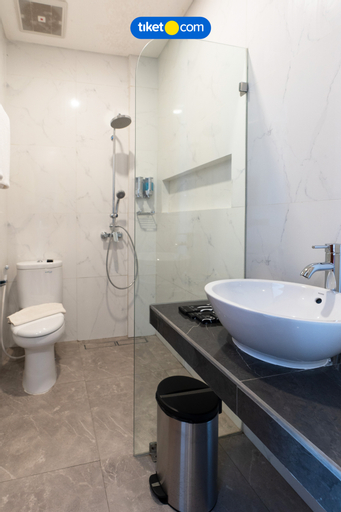 Bathroom 23