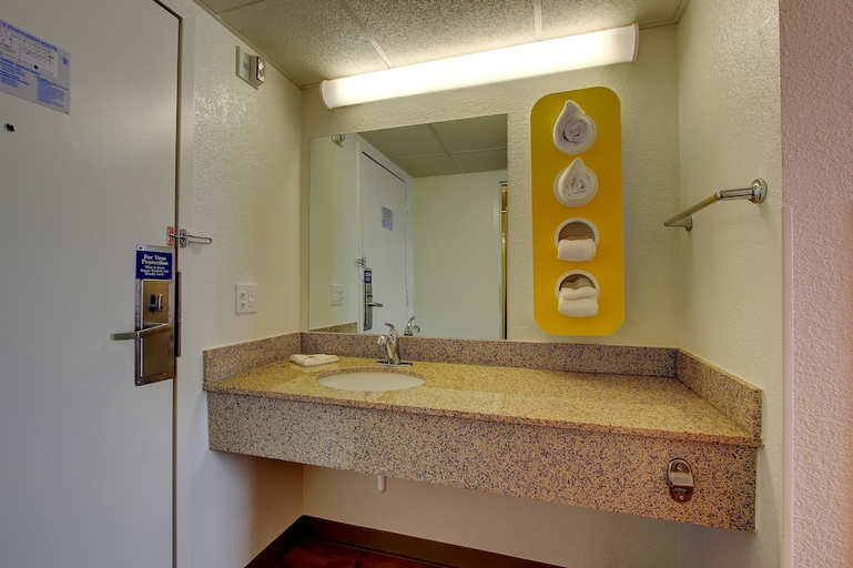 Bathroom 3, Motel 6 York, PA - North, York
