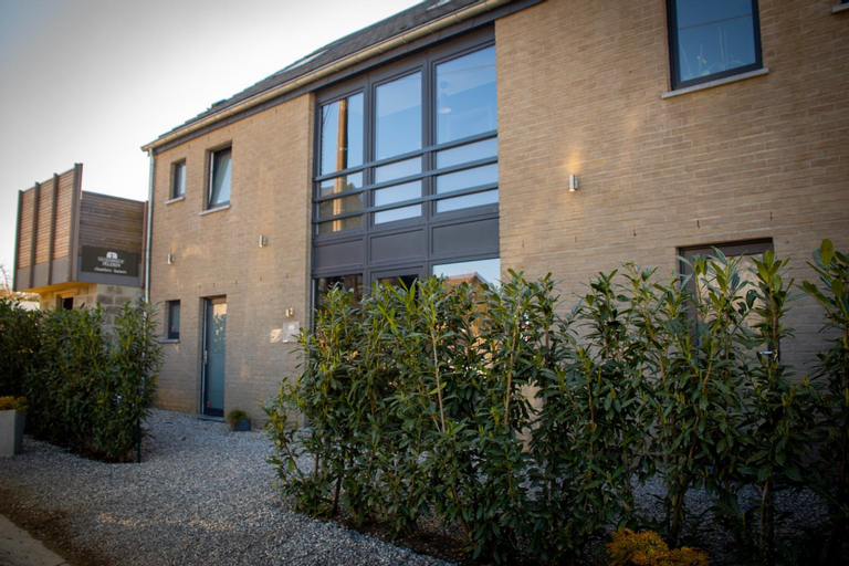 Exterior 3