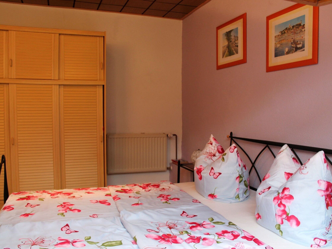 Bedroom 3, Tranquil Bungalow in Alt Bukow, Rostock