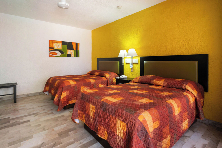 Bedroom 3, Azteca Inn, Mazatlán