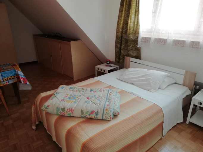 Bedroom, Pension Flora, Bolzano