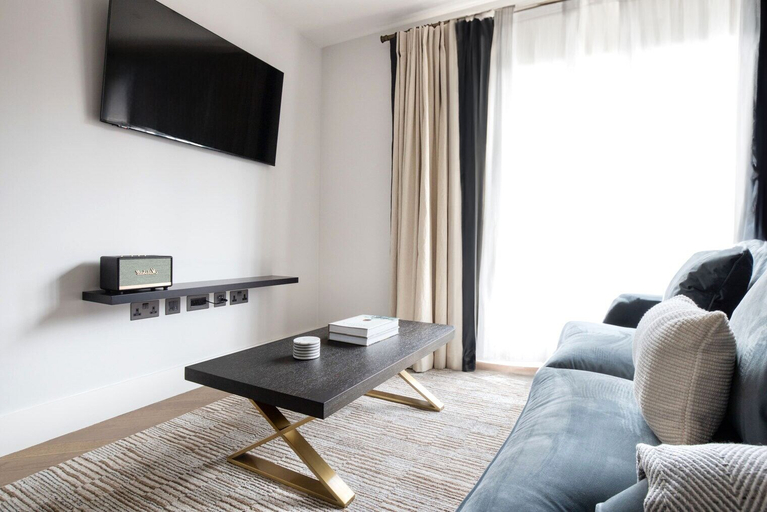 Others 5, Sophisticated 2 Bedrooms by Spitafields, London