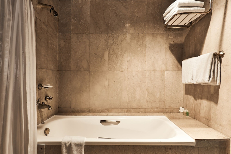 Bathroom 5, Safari Park, Kasarani