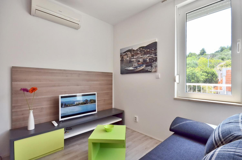Others 2, Bretia Apartments, Sutivan