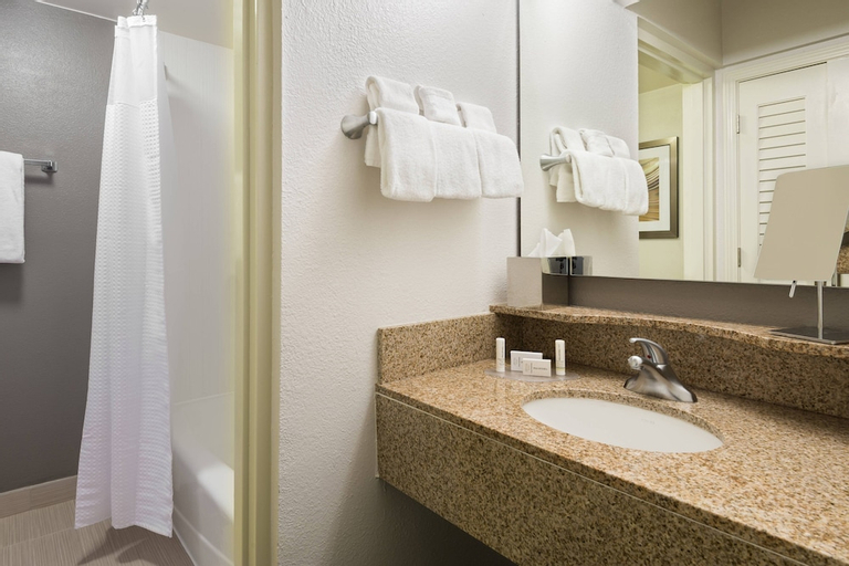 Bedroom 4, Courtyard by Marriott Wilmington/Wrightsville Beach, New Hanover