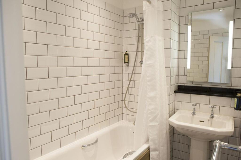 Bathroom 3, Royal Ship, Gwynedd