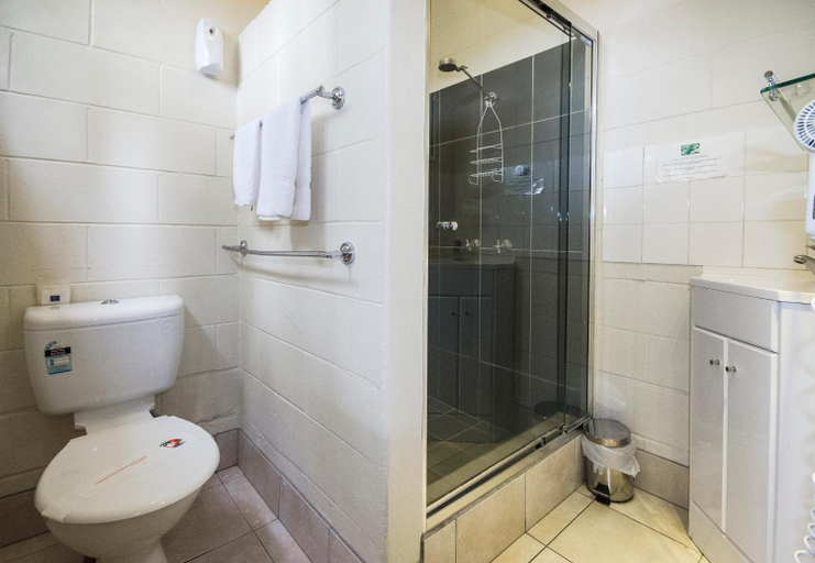 Bathroom 4, Biloela Countryman Motel, Banana