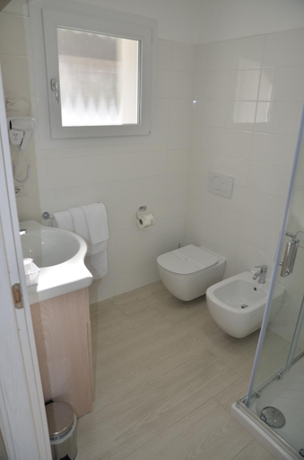 Bathroom 5, Crystal bed and breakfast, Novara