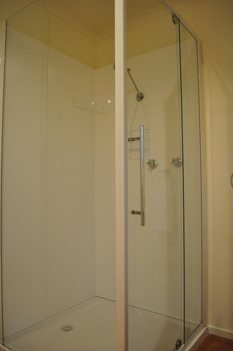 Bathroom 3, Greengate Cottages, West Coast