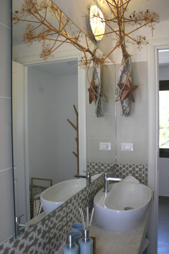 Bathroom 2, Casa Bithia, Cagliari