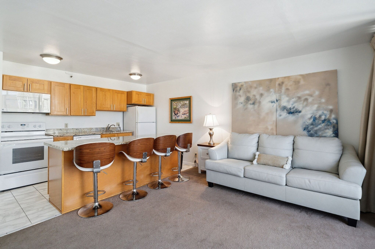 Tower 1 Suite 3007 - QQS by Koko Resort Vacation Rentals, Honolulu