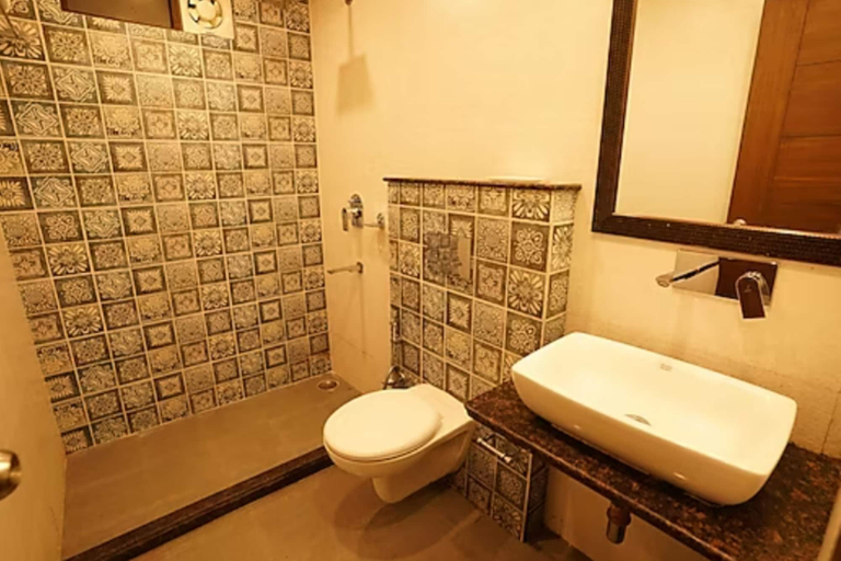 Bathroom, Goroomgo La Hilla Vista Mussoorie, Dehradun
