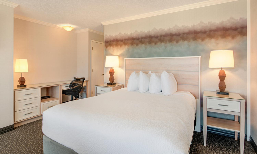 Bedroom 2, Hallmark Resort in Cannon Beach, Clatsop