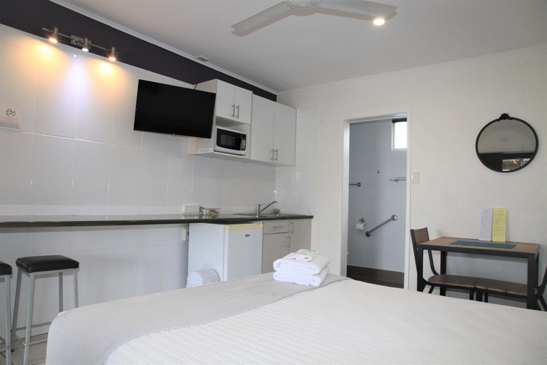 Others 2, Charm City Motel, Bundaberg
