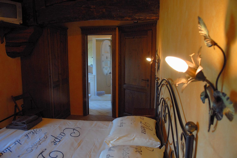 Bedroom 2, Giomici Castle, Perugia
