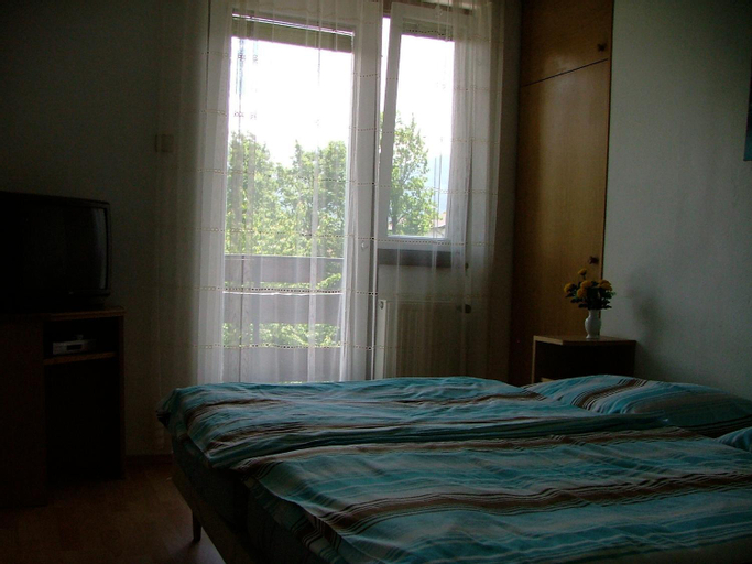 Bedroom 2, Pension Weiss, Villach