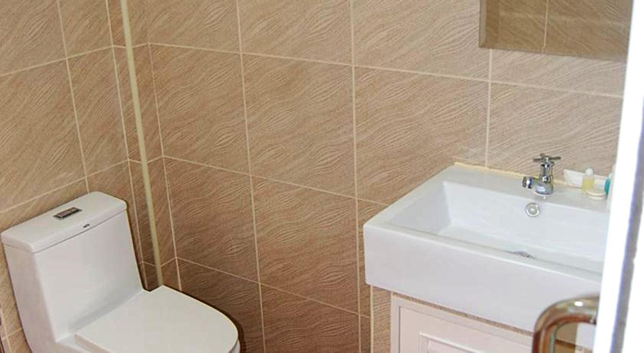 Bathroom 12