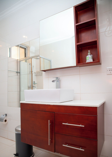 Bathroom 5, Cromer Serviced Apartments, Accra