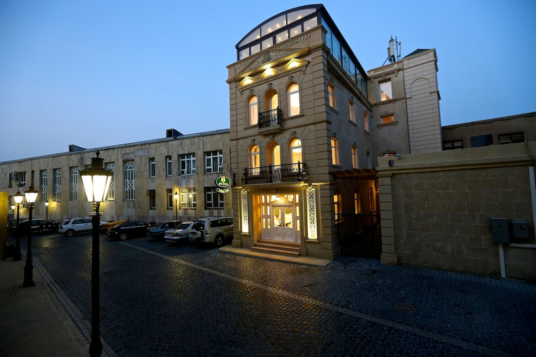 Exterior & Views