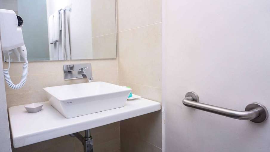 Bathroom 5, Hotel Nippon Colombo, Colombo