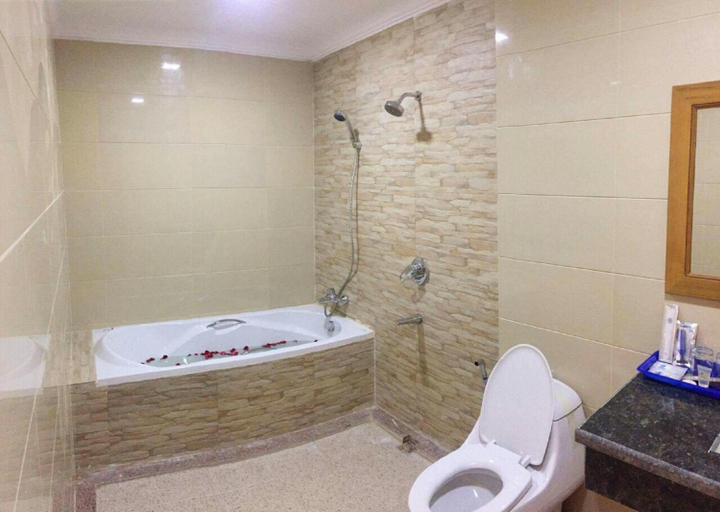 Bathroom, Mountain Star Hotel, Taunggye