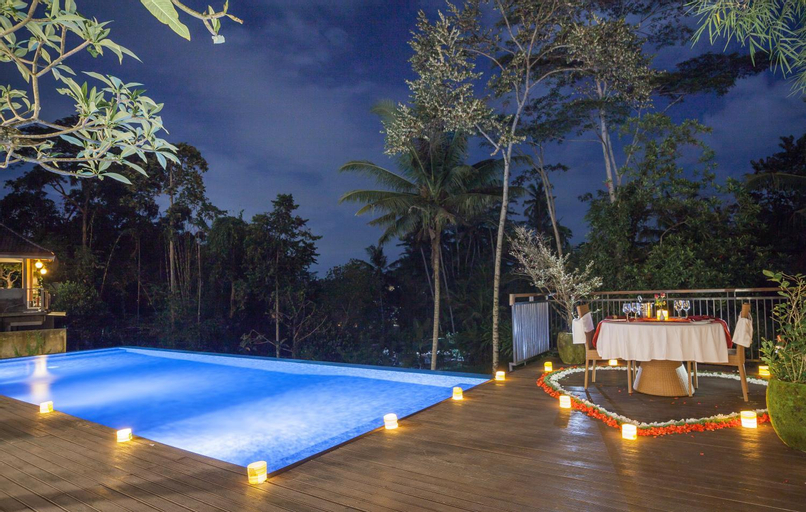Swimming Pool 13