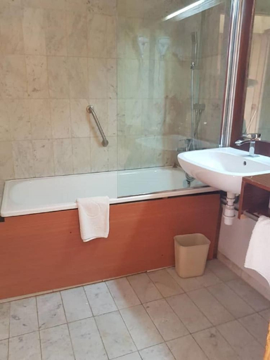 Bathroom 4, Hotel Jardin Savana Dakar, Dakar